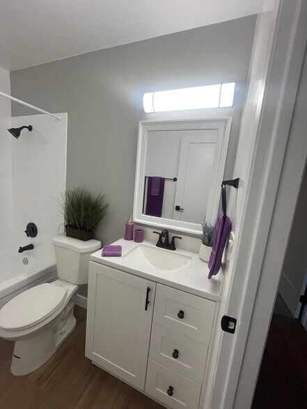 Building Photo - 941 Lewelling Blvd