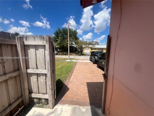 Building Photo - 11012 SW 162nd Terrace