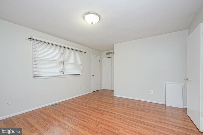 Building Photo - 37 Arrowwood Ct