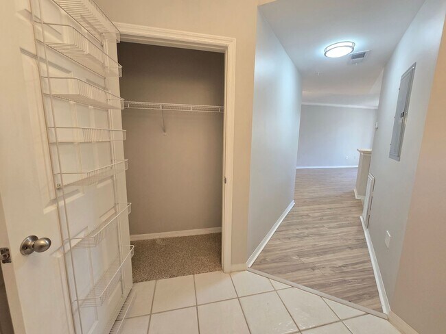 Building Photo - Luxury 1BR/1BA Condo with Fabulous Views i...
