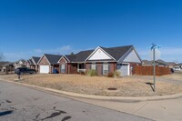 Building Photo - Gorgeous 3 bedroom 2 bath Brick Home with ...