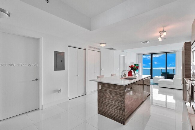 Building Photo - 460 NE 28th St