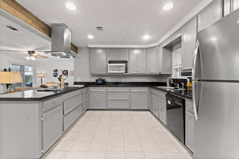 Building Photo - 25818 Leafywood Dr