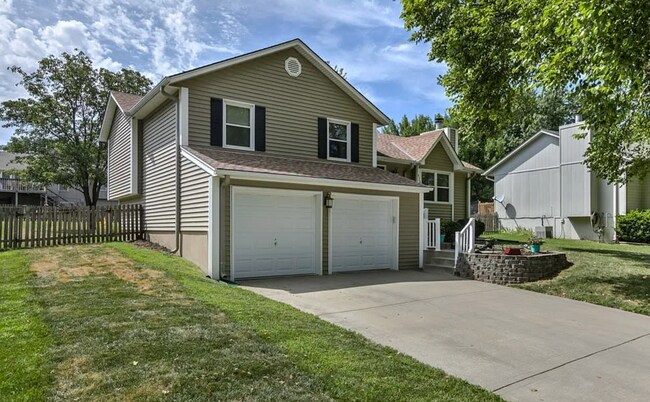 Building Photo - 420 SE Onyx Dr