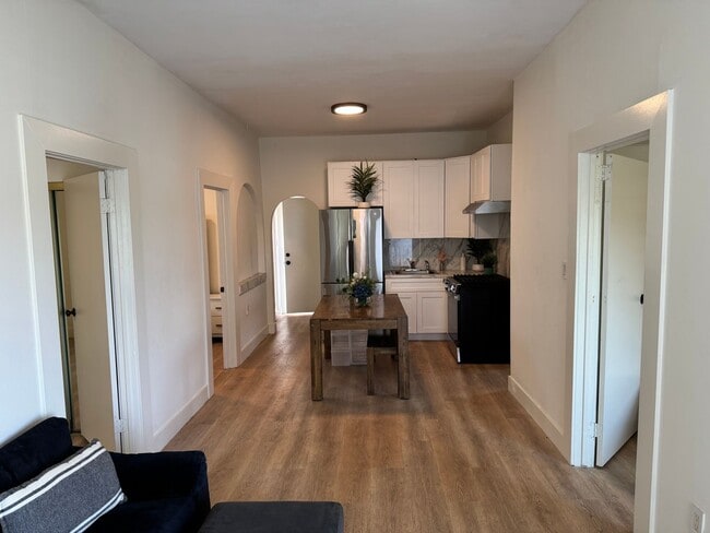 Building Photo - 1 MONTH FREE! 4 Bed 2 Bath in Echo Park with Back Patio