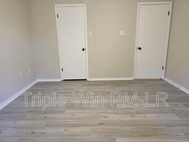 Building Photo - 8 Helen St