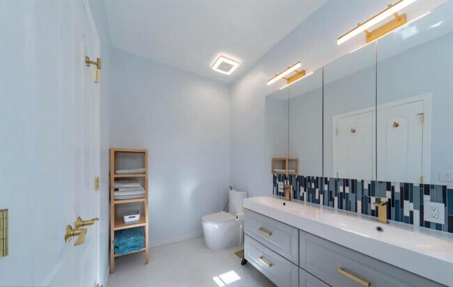Building Photo - 6931 Rolling Creek Way