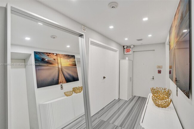 Building Photo - 17875 Collins Ave