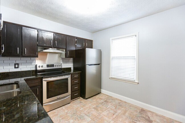 Building Photo - 2bd Townhome in the Heart of Tucker