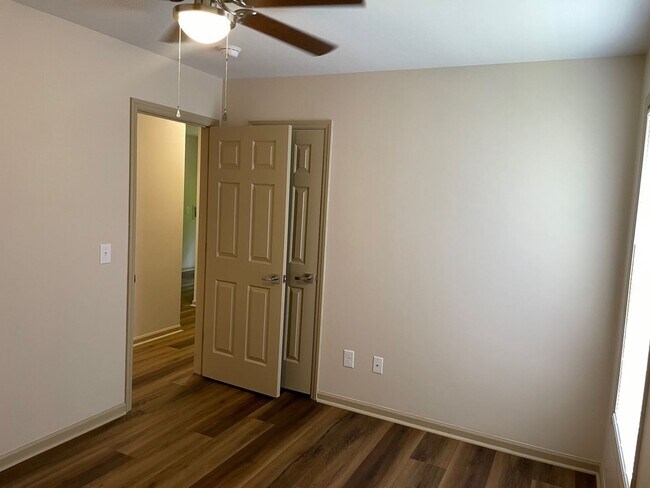 Building Photo - 1307