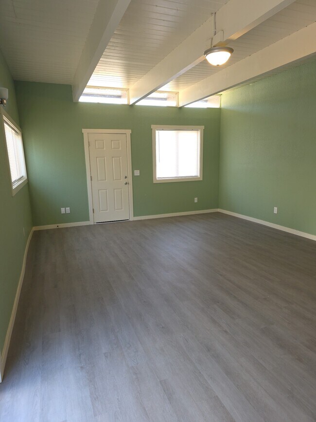 Building Photo - 87675 US-101