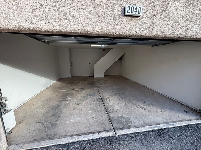 Building Photo - Gorgeous 2Bed/2Bath/2Car Garage, 2nd-Story Condo located in the West part of the valley— Enjoy Re...