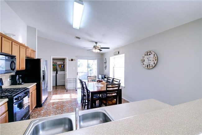 Building Photo - Very clean well maintained one-story home.