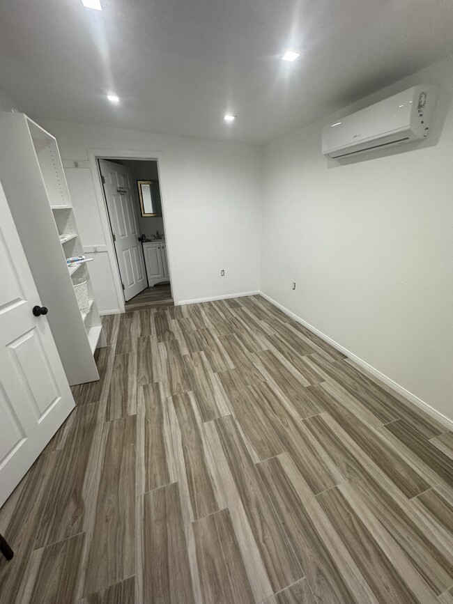 Room - 1216 W 139th St