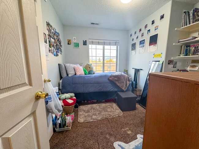 Building Photo - 1080 E 450 N