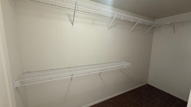 Building Photo - Spacious Strawberry Heights Duplex for Rent