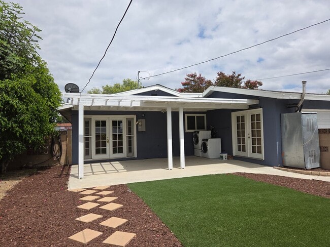 Building Photo - PRIVATE 3 bed/3 bath HOME + Office. NO OTHER UNITS ON PROPERTY.
