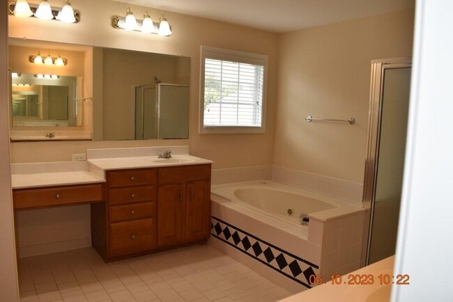 Building Photo - 2689 Heritage Oaks Cir