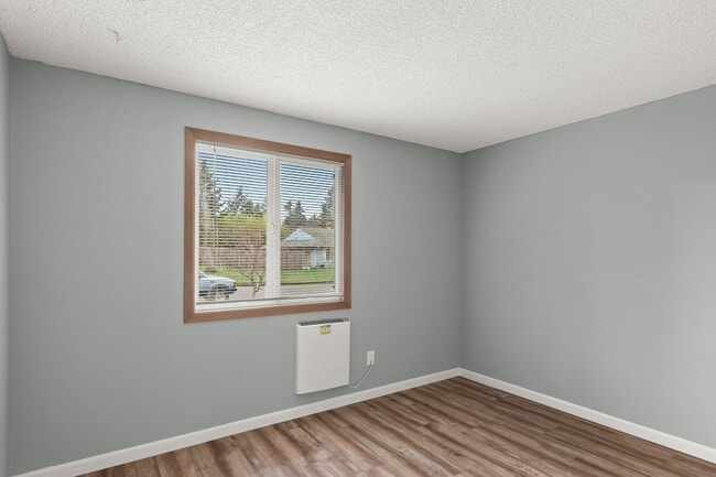 Building Photo - Charming 3 BR/ 1.5 Bath Mt. Pleasant Home.
