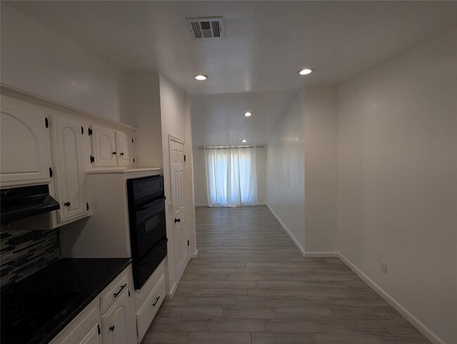 Building Photo - 2701 SE 46th St