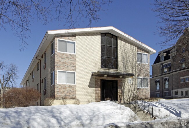 Building Photo - 2448 W Killbourn St
