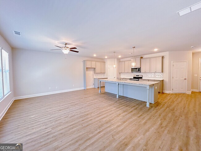 Building Photo - 2586 Mls Cmn Dr