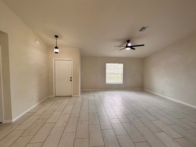 Building Photo - 2212 SW Santa Barbara Pl