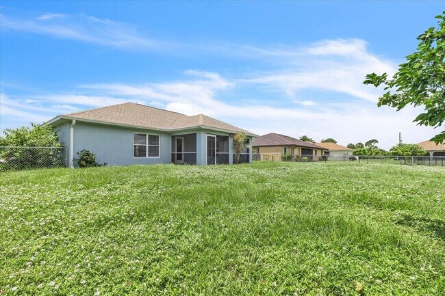 Building Photo - 1708 Blue Lake Cir