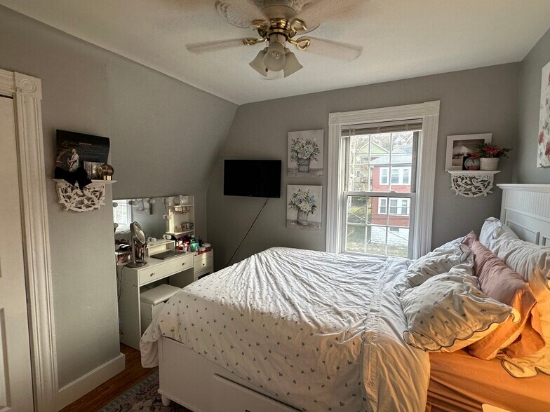 Building Photo - 135 Nonantum St