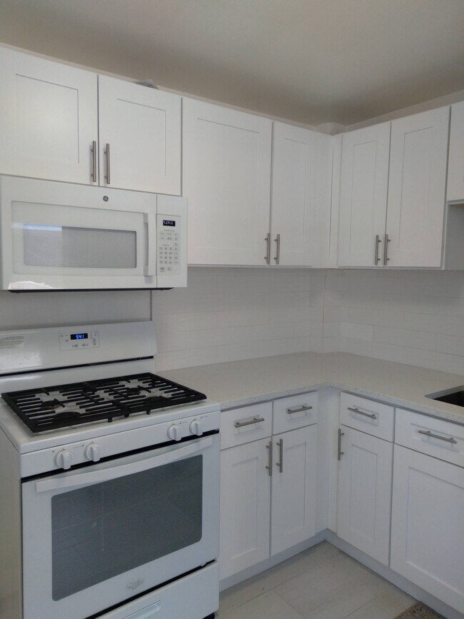 Building Photo - 907 Austin St