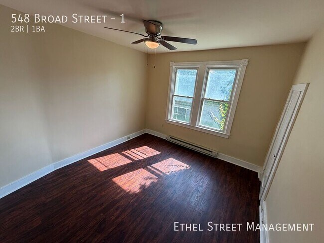 Building Photo - 548 Broad St