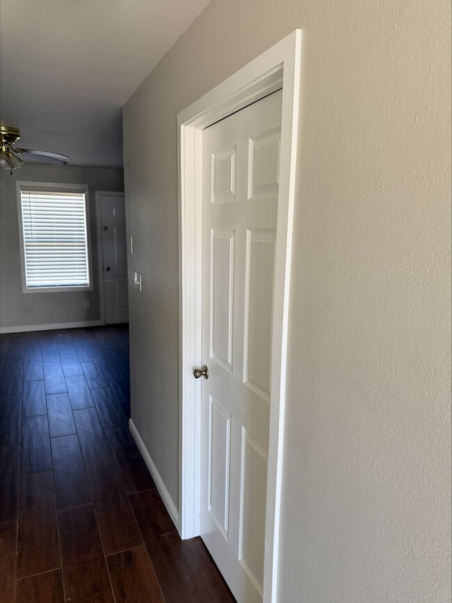 Building Photo - 1327B 9th W Ave