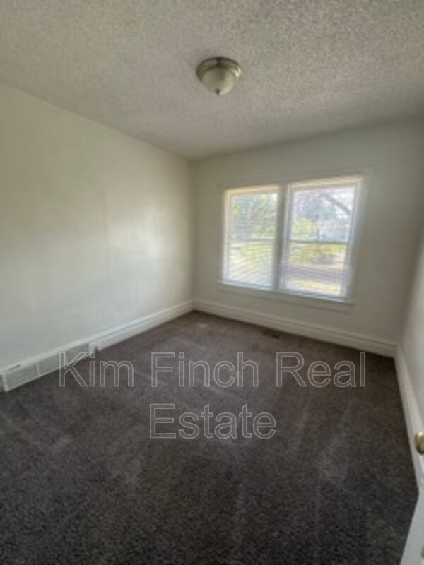 Building Photo - 591 E 300 N
