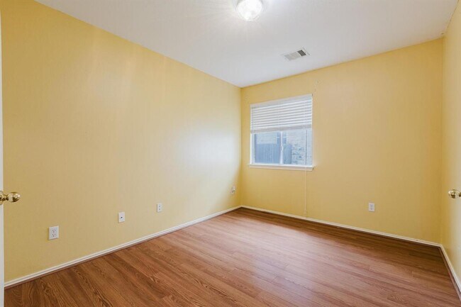 Building Photo - 1409 Molson Lake Dr