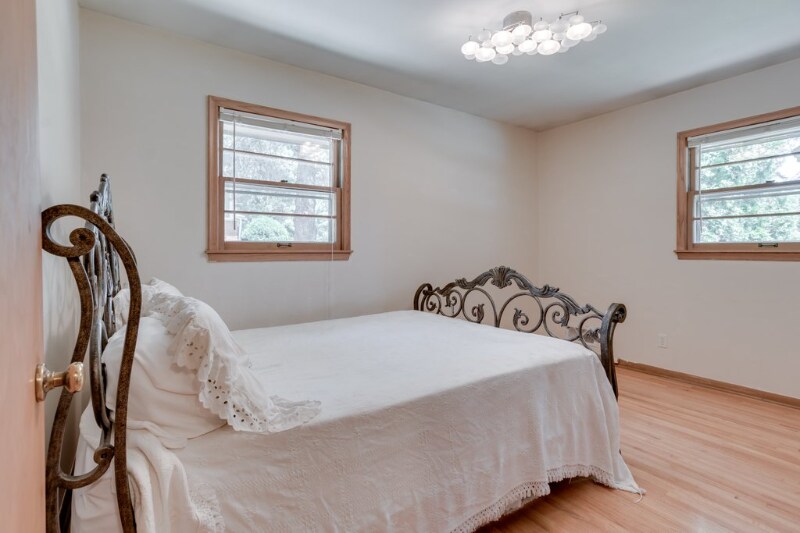 Building Photo - 4318 Benjamin St NE