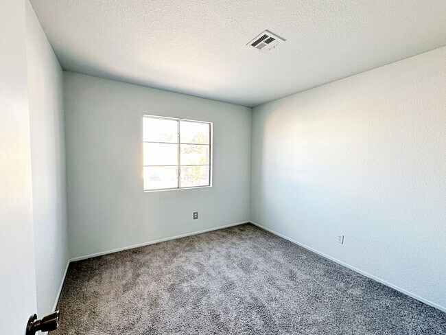 Building Photo - 1645 Autumn Rust Dr