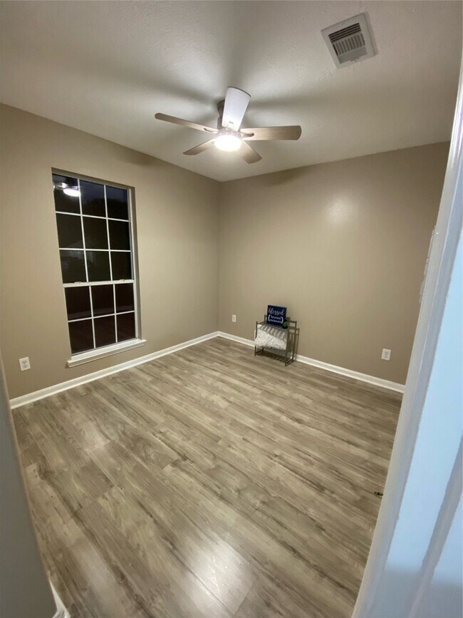 Building Photo - 8825 E Buffalo Cir