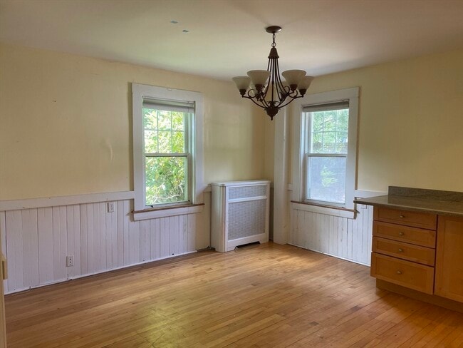 Building Photo - 40 Butts St