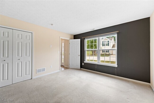 Building Photo - 37 Eastpointe Dr