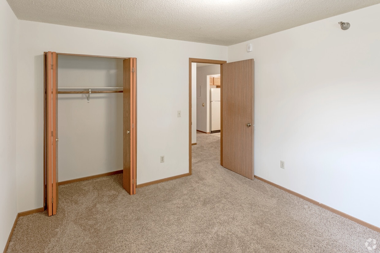Pine Point Apartments Coon Rapids