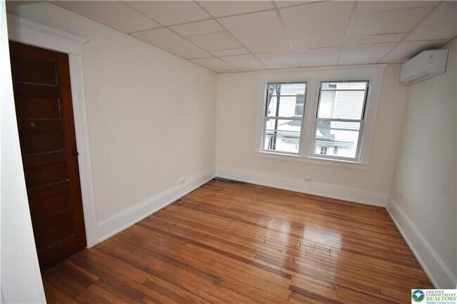 Building Photo - 312 March St