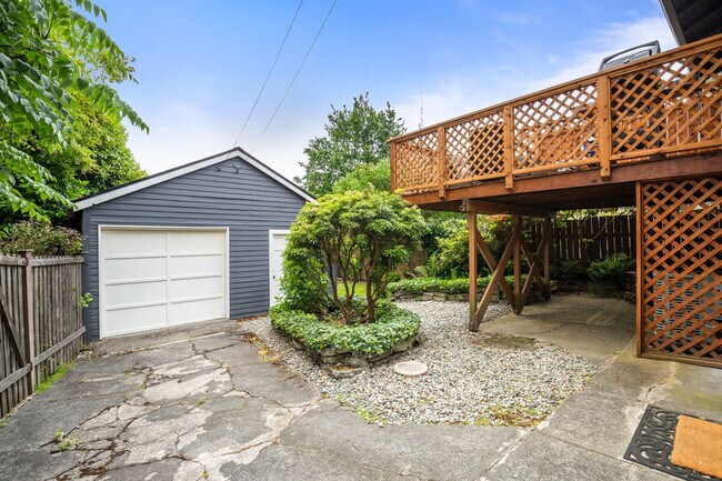 Building Photo - 1706 Warren Ave N