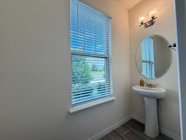 Building Photo - Perfect Home waiting for you! FULLY FURNISHED!