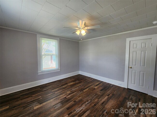 Building Photo - 127 Poplar St