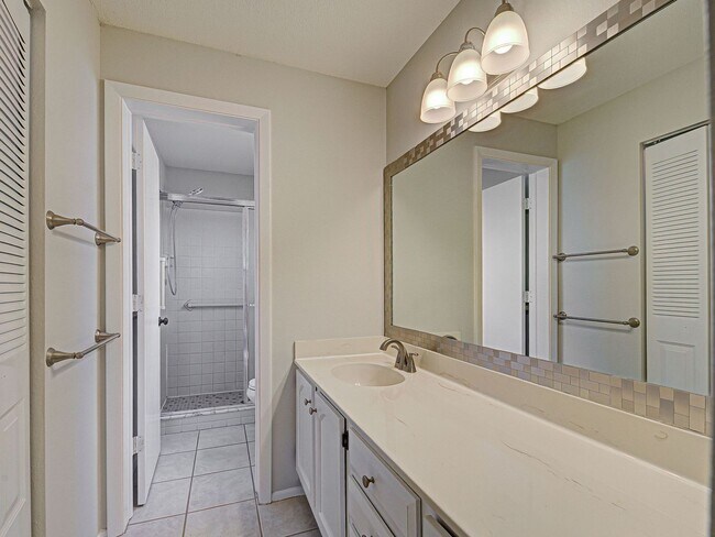 Building Photo - 2BD/2BA Mission Lakes Condo
