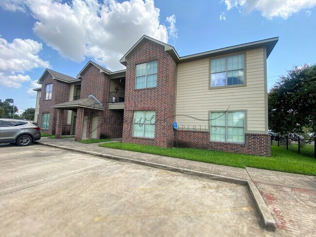 Primary Photo - 311 E Hale St