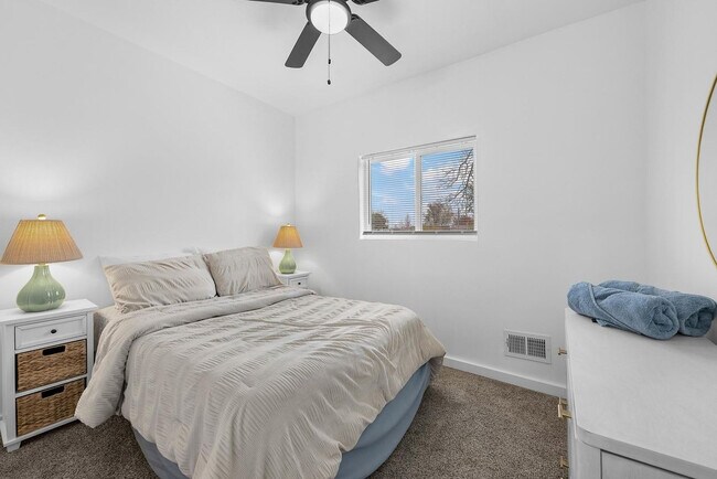 Building Photo - 2009 Sharon St