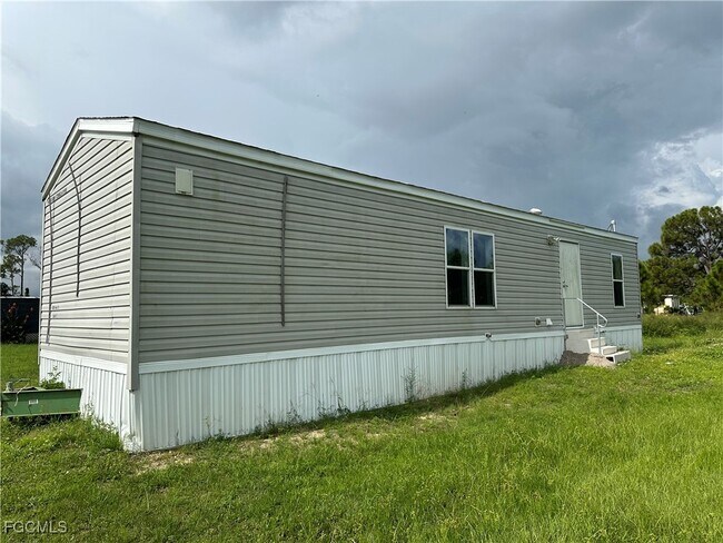 Primary Photo - 8086 Heck Dr