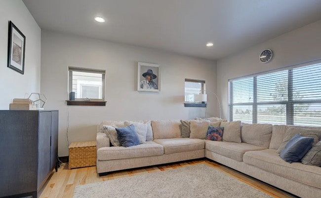 Building Photo - Well-kept Townhome for Rent in Bozeman! Near Parks, Schools and Trails.