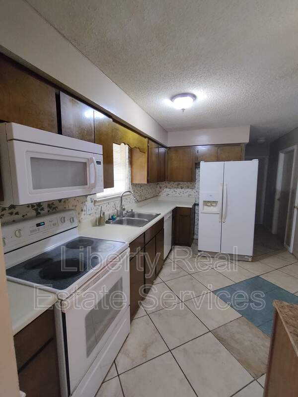 Building Photo - 709 Edgewood Ct